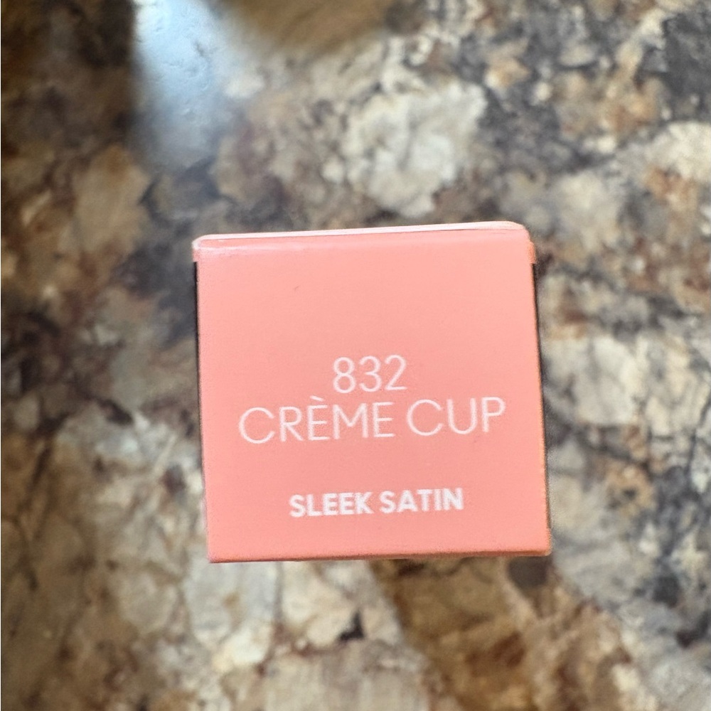 Creme Cup Sleek Satin Lipstick